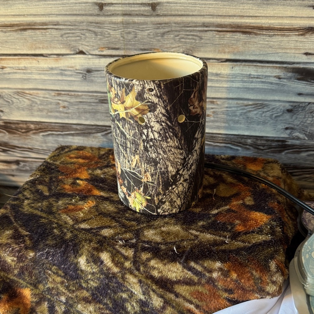 Woodland Camouflage Leaf Patterned Home Accent
